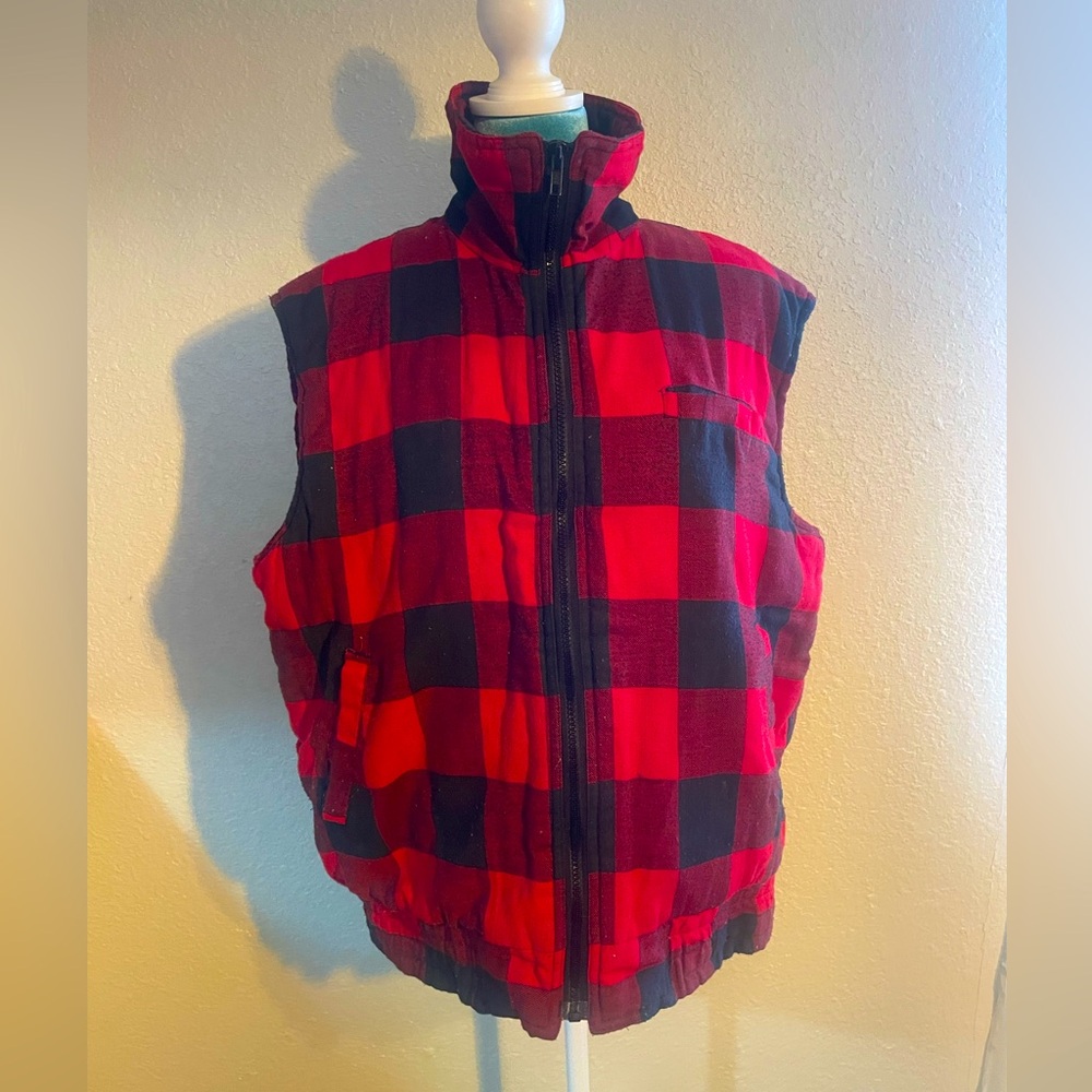 Branded lion: vintage 90s plaid puffer vest